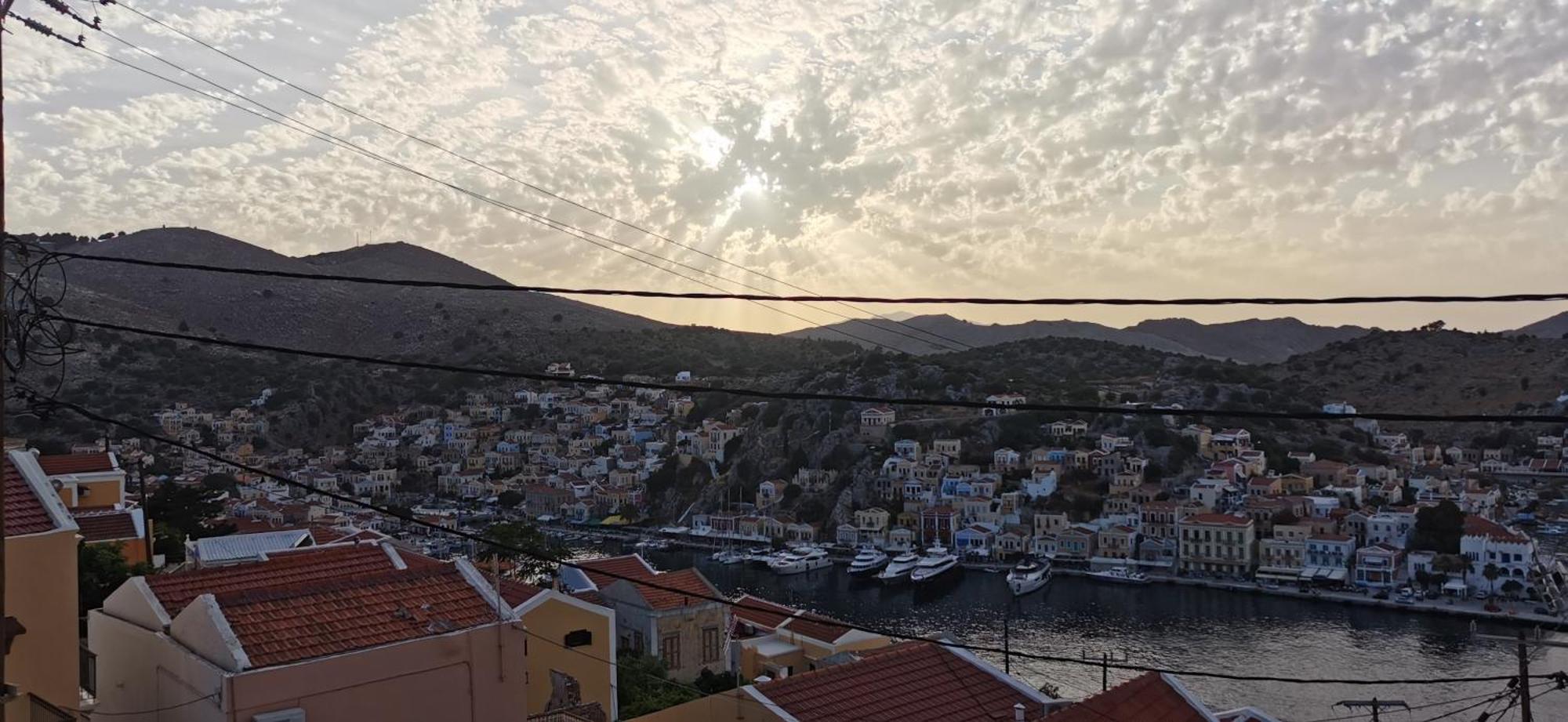 Apartamento Duchess Harbour View Symi Habitación foto